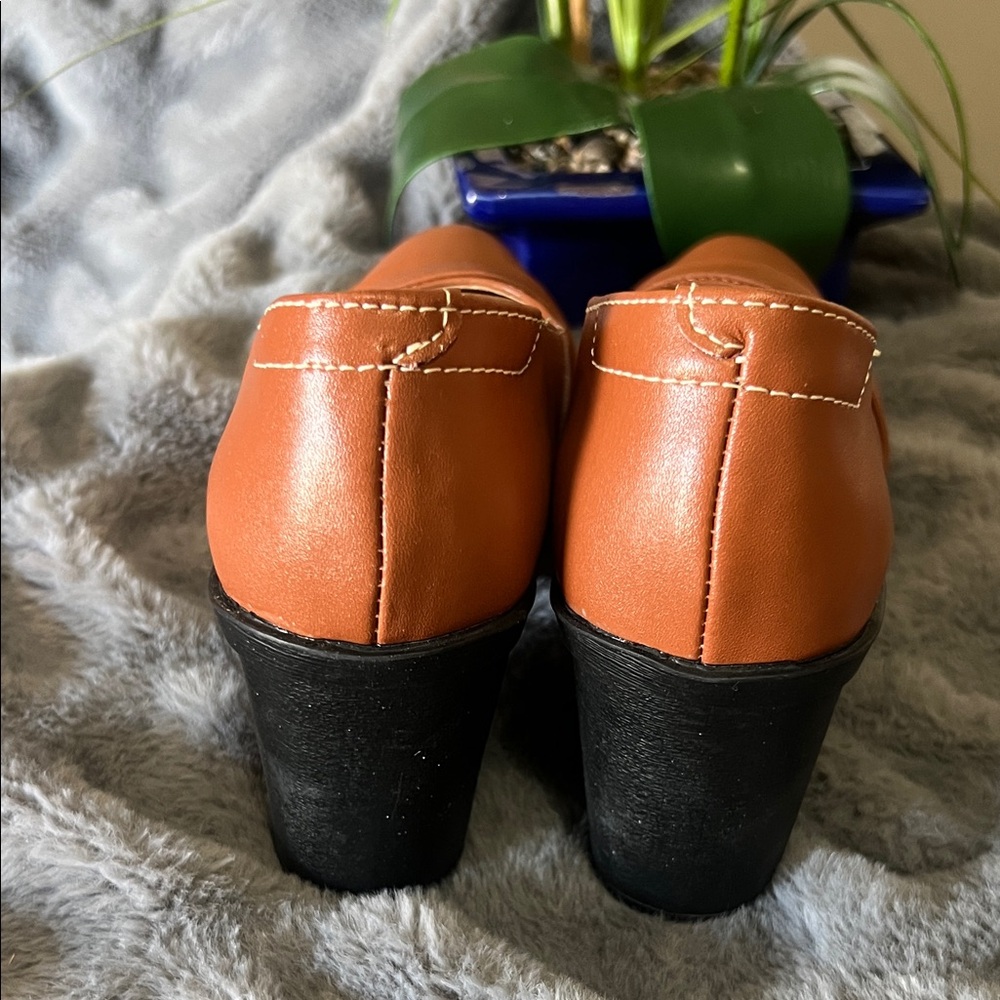 Mary Janes Tan Platform Mid Heels NWOT retail $39 - Picture 2 of 5